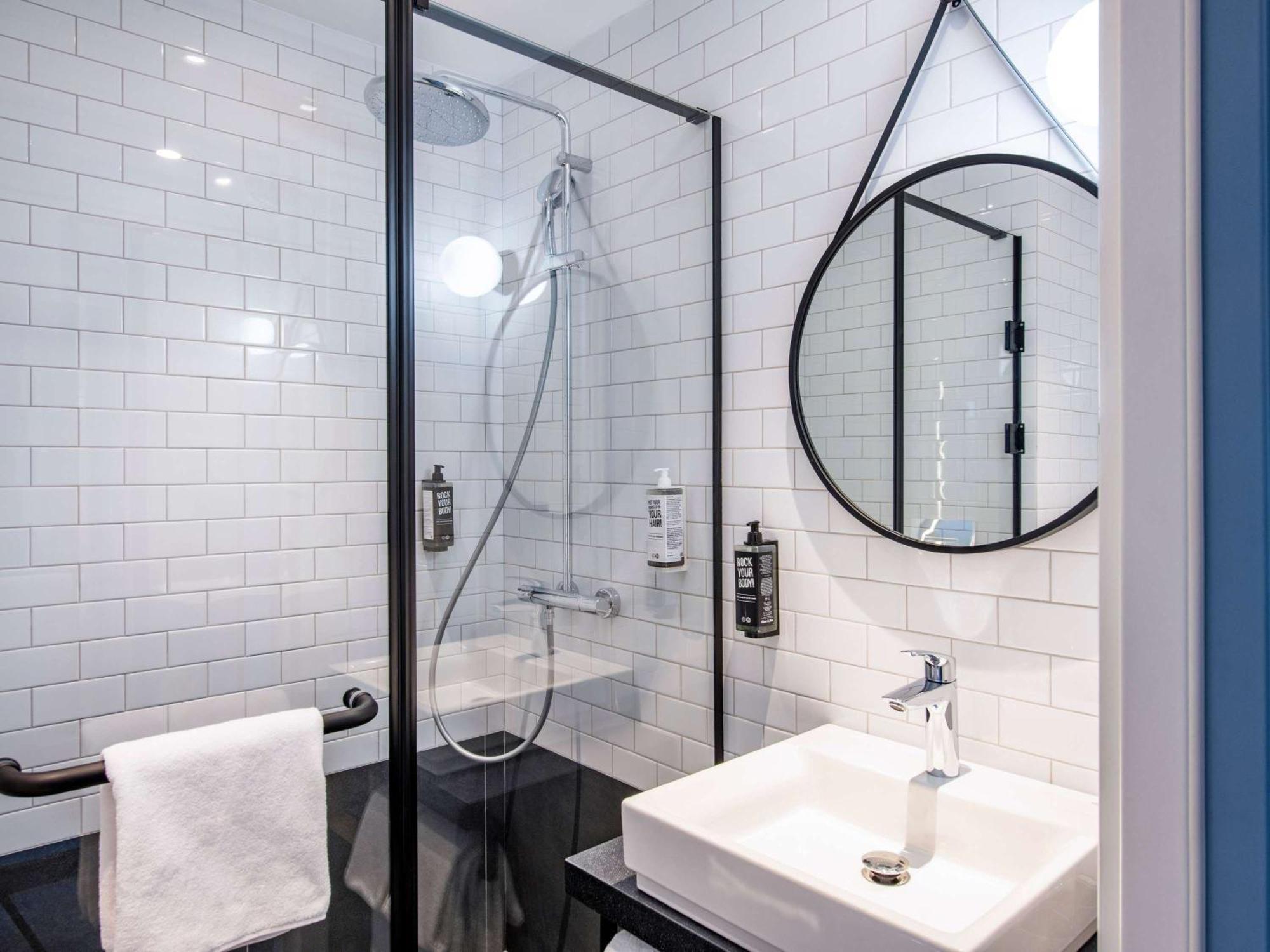 Hotel Ibis Airport 4*