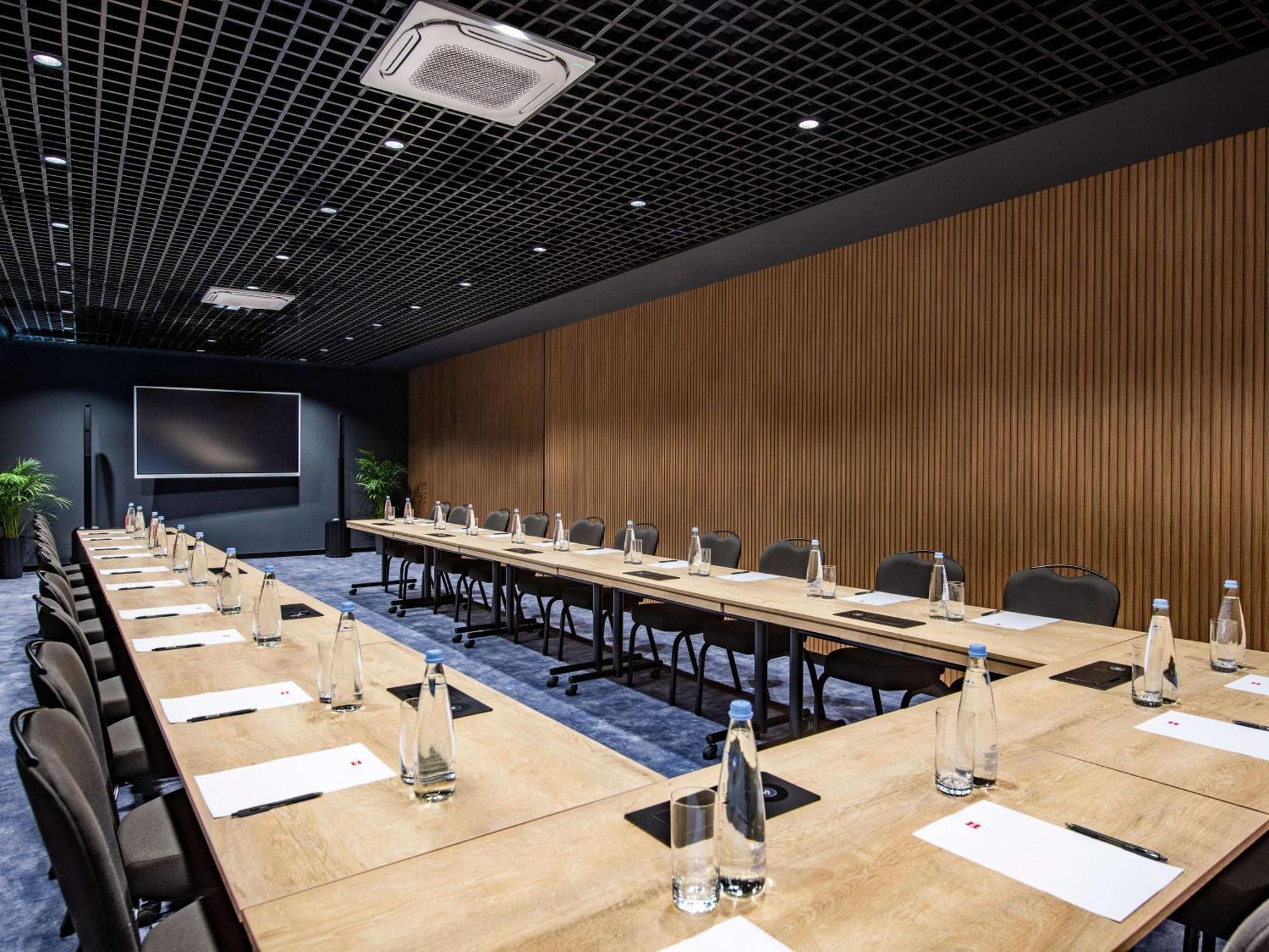 Ibis Airport Hotel 4*