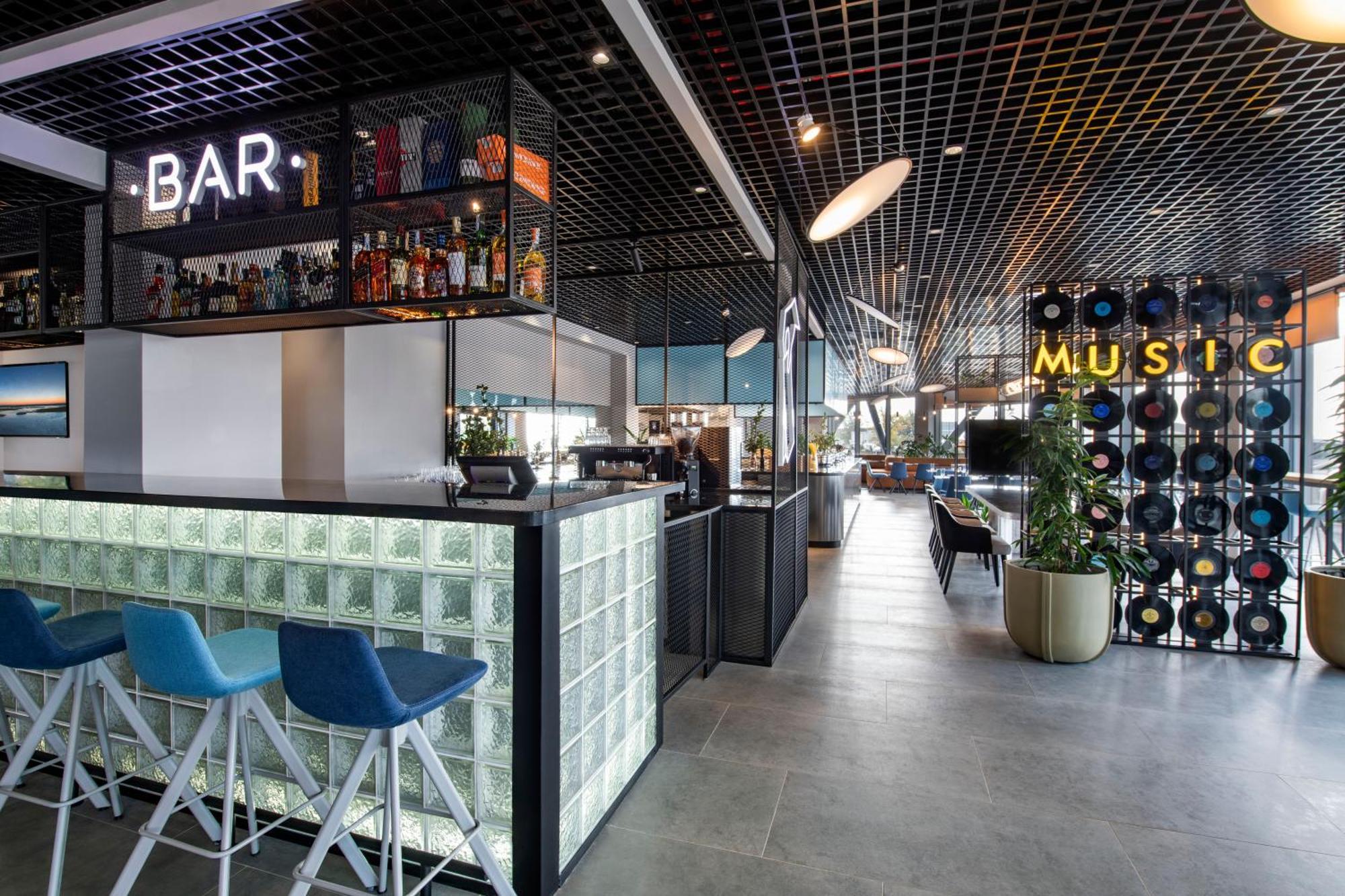 Ibis Airport 4*