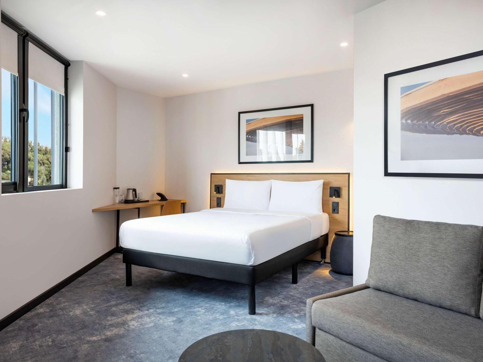 Ibis Airport Hotel 4*