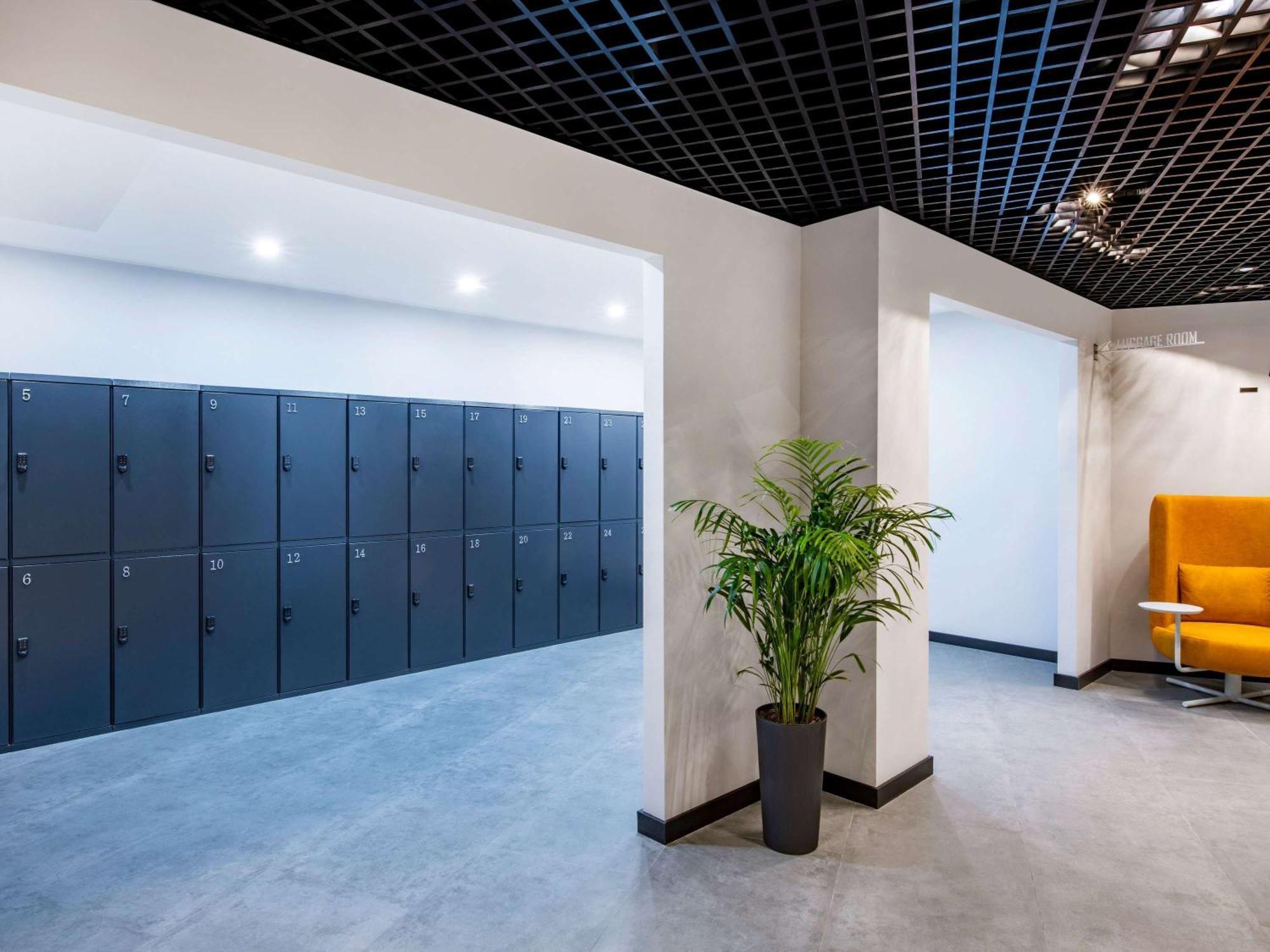 Ibis Airport Hotel 4*