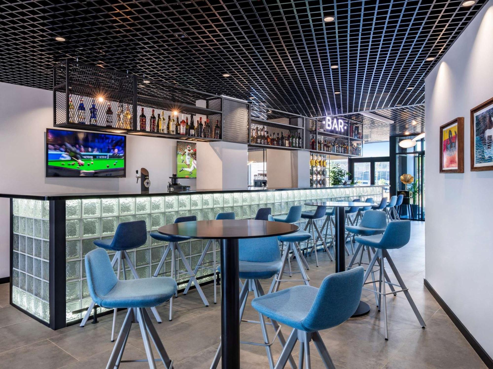 Ibis Airport Hotel 4*