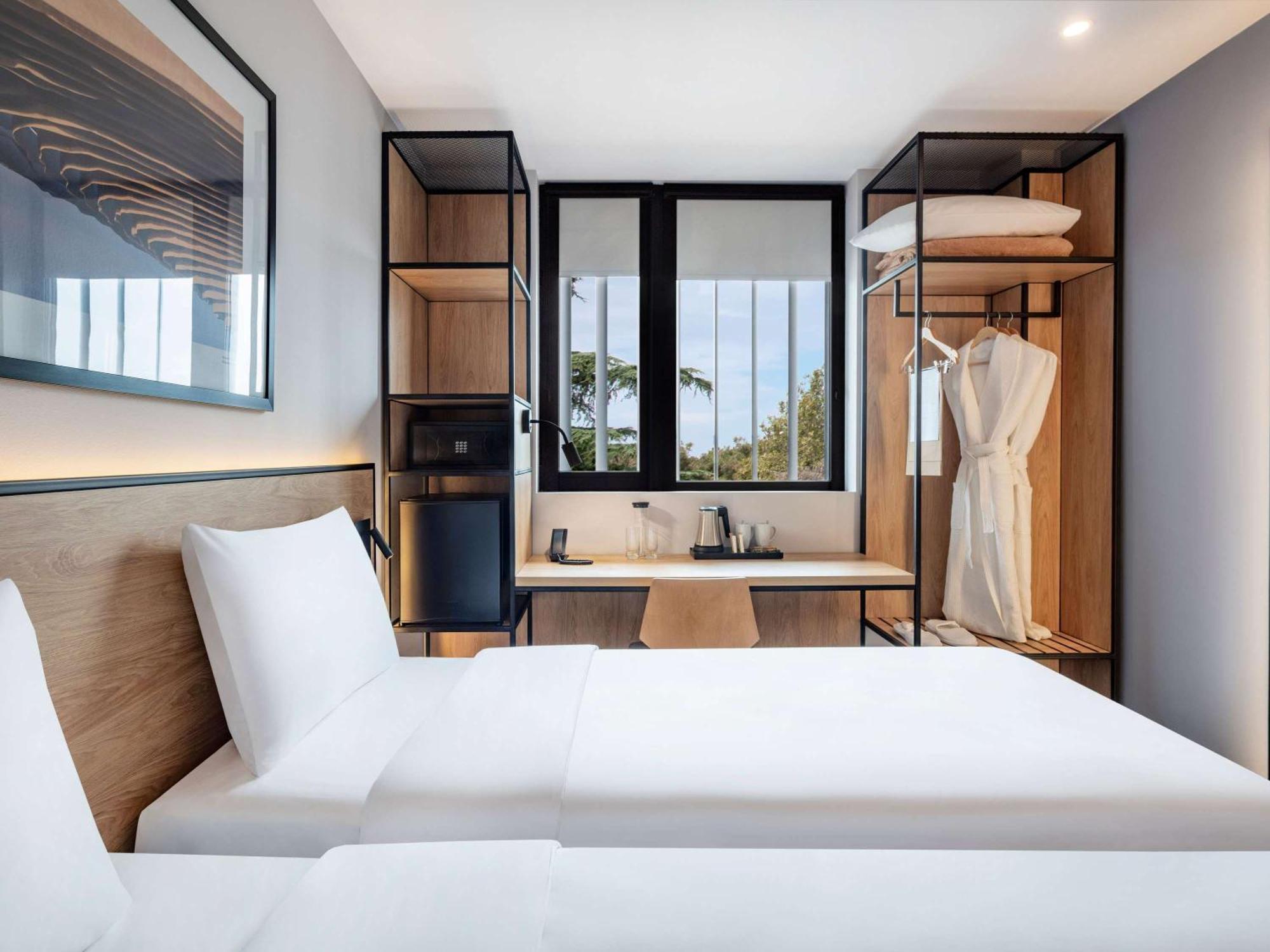 Ibis Airport Hotel 4*